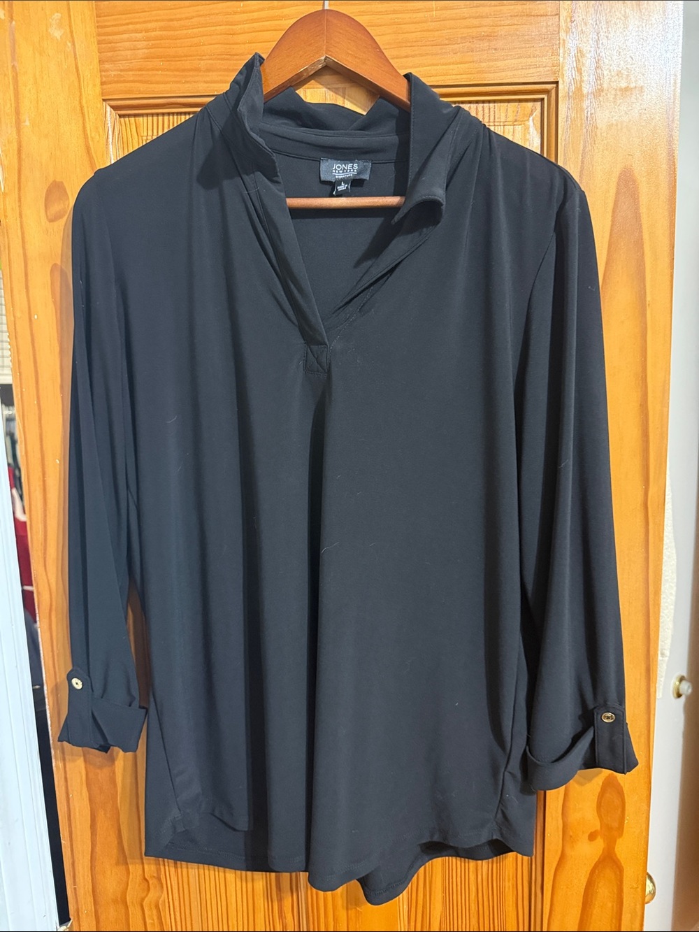 Jones New York Black V-Neck Roll-Tab Blouse